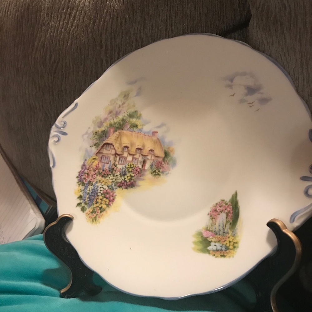 Vintage Regency English plate with cottage design